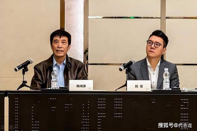 据报道，现年52岁的阿汤哥坚持不用替身，亲自爬上了时速高达400公里的飞机 汤姆·克鲁斯“贿赂门”后接死亡恐吓 求助FBI 2008-12-29 汤姆·克鲁斯夫妇相关链接：汤姆·克鲁斯再曝大丑闻贿赂电台行径遭曝光汤姆·克鲁斯花大钱贿赂影评人丢脸手段遭曝光刚刚贿赂电台行径遭曝光，近日汤姆·克鲁斯与太太又收到死亡恐吓，生命大受威胁。